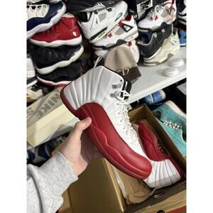 Jordan retro 12 cherry sz 11